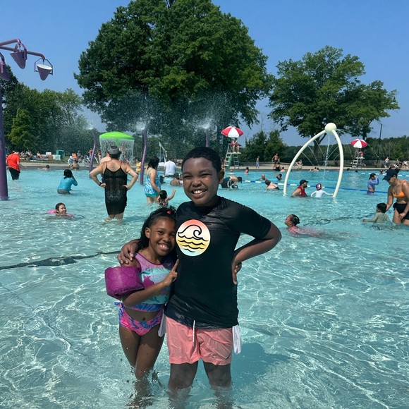 Meet your Posher, Dorothy - Picture 2 of 4